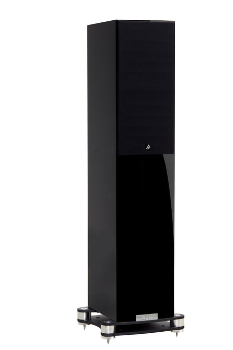Fyne Audio F501SP in Piano Gloss Black with grille on